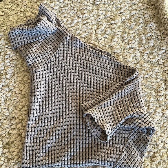 ‎LAILA JAYDE
Ralphy Cowl Neck Knit Top Size Small - Picture 4 of 7